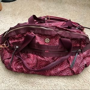 LULULEMON near-perfect Duffel with Yoga mat holder